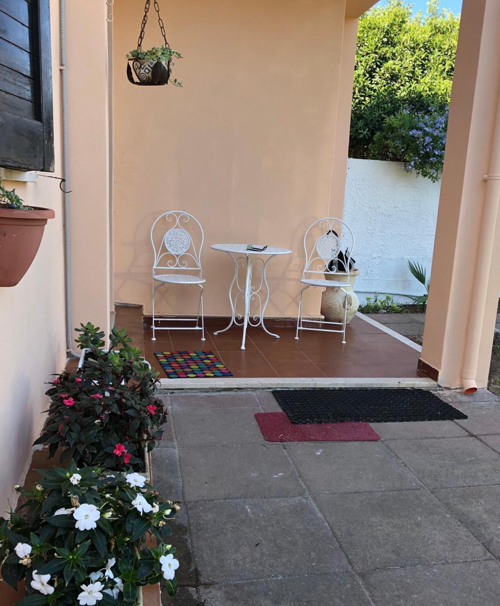La Lantana Nuova Bed & Breakfast ฟลูมินิ ดิ กวาร์ตู ภายนอก รูปภาพ
