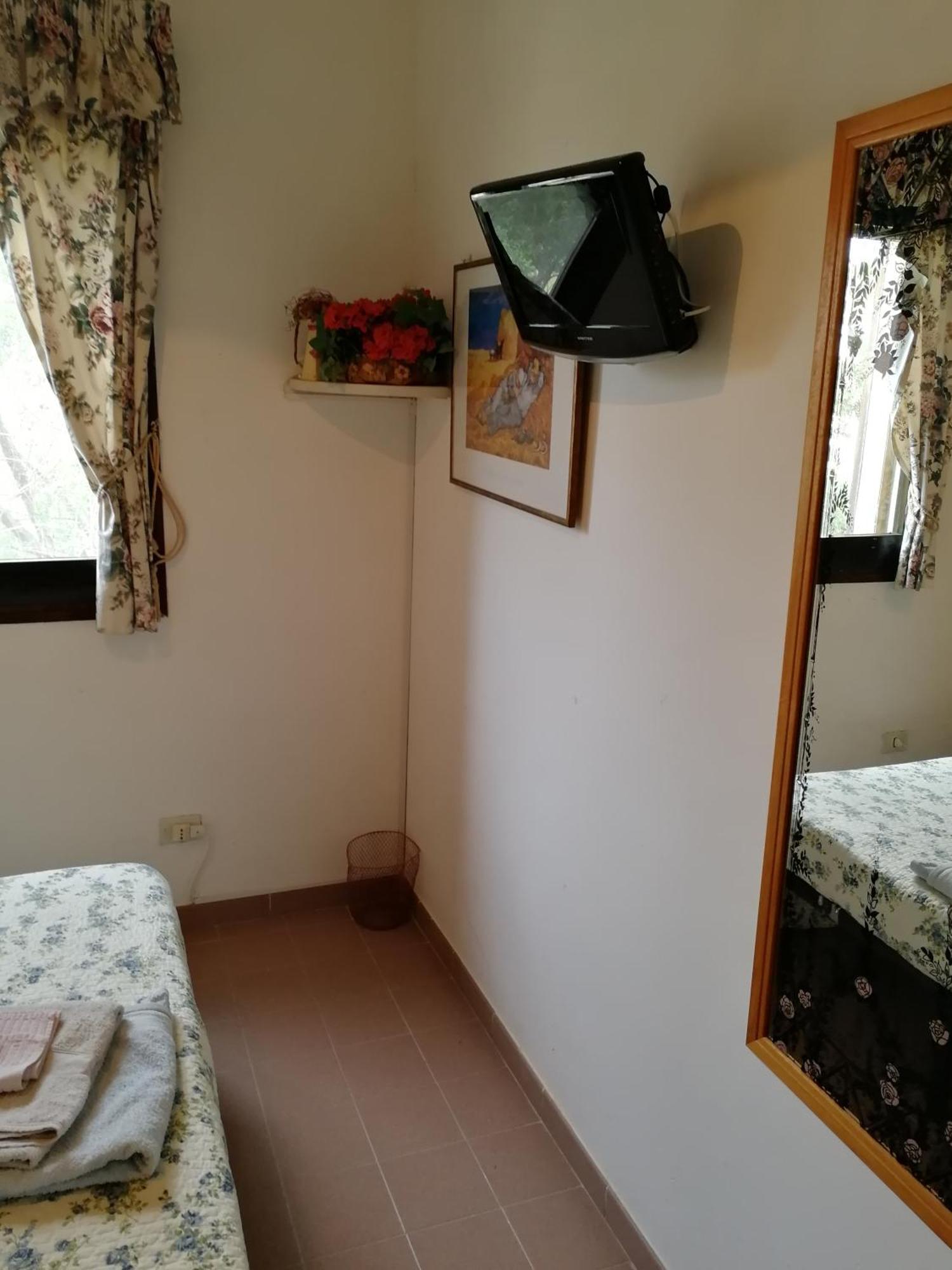 La Lantana Nuova Bed & Breakfast ฟลูมินิ ดิ กวาร์ตู ภายนอก รูปภาพ
